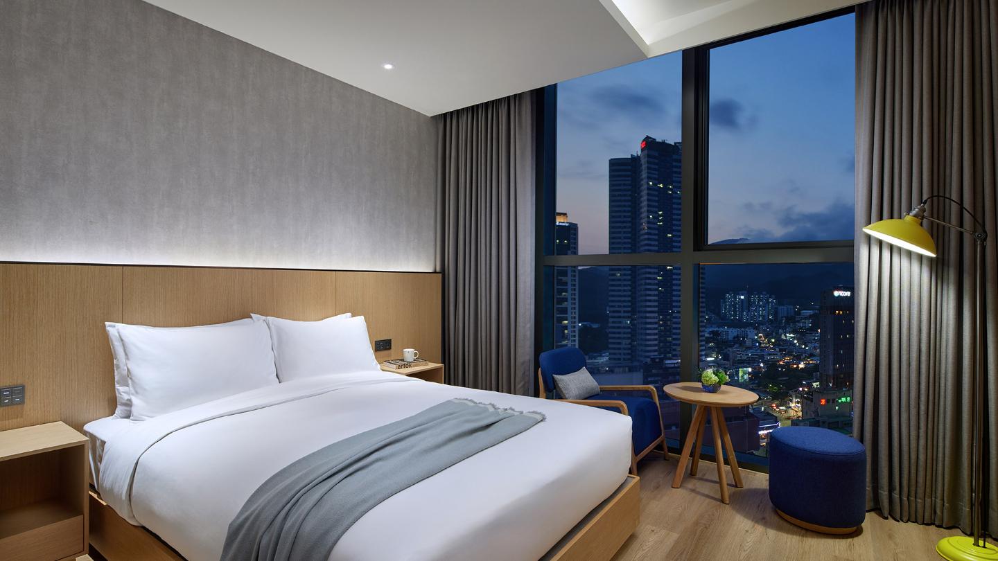 Standard Queen Room | L7 HAEUNDAE