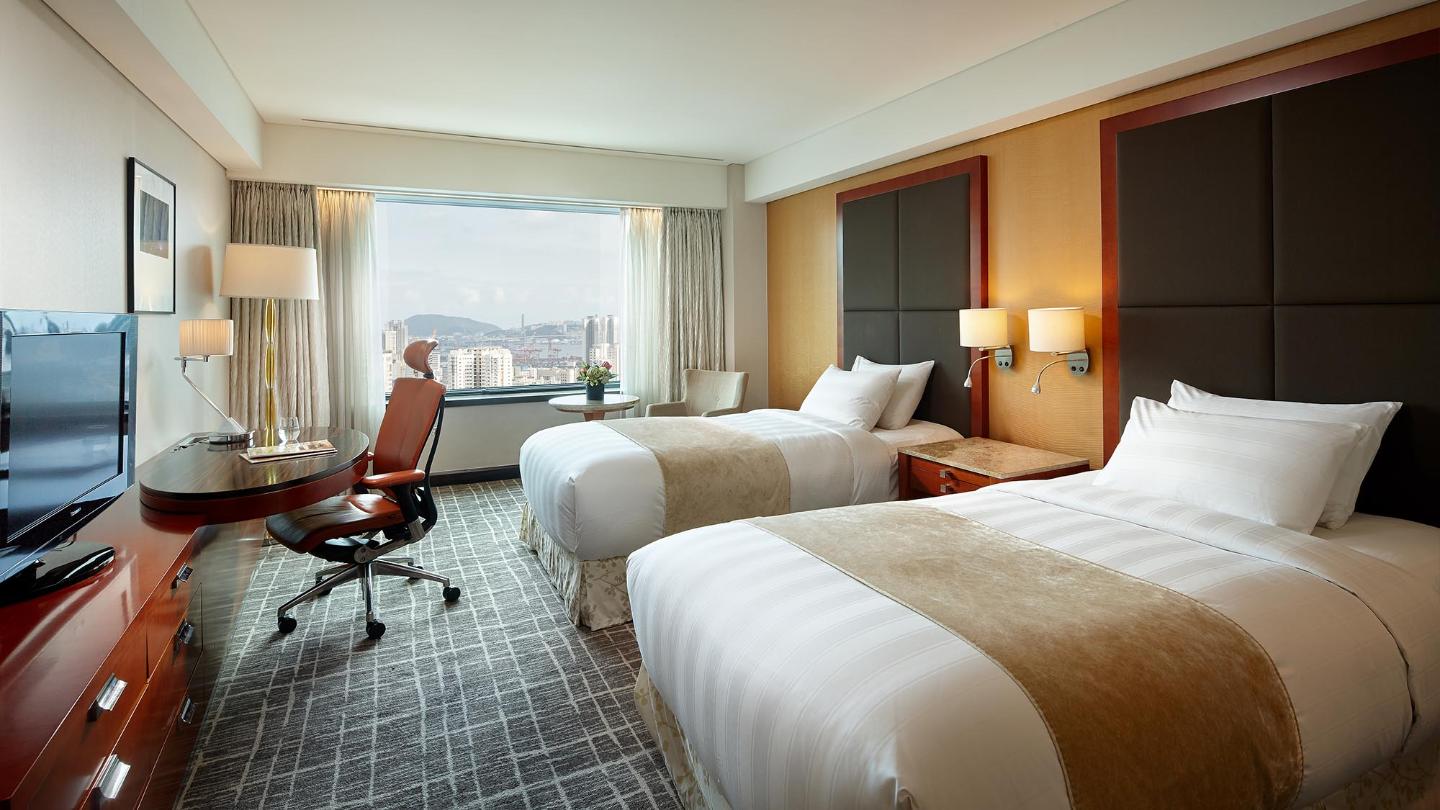 Book hotel rooms in Busan - Club Floor Deluxe Room | LOTTE HOTEL BUSAN