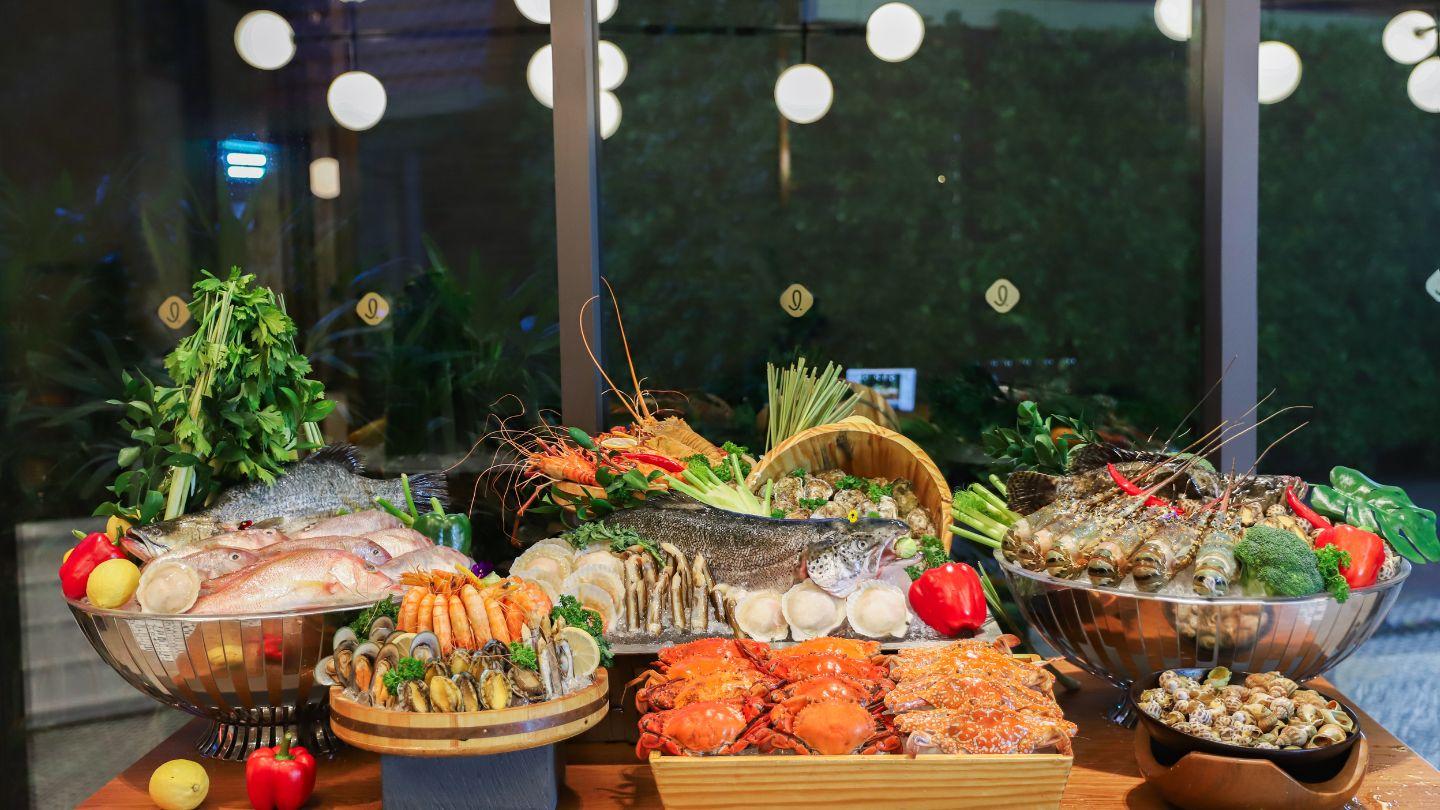 PREMIUM SEAFOOD GALORE BUFFET - The Canvas Restaurant