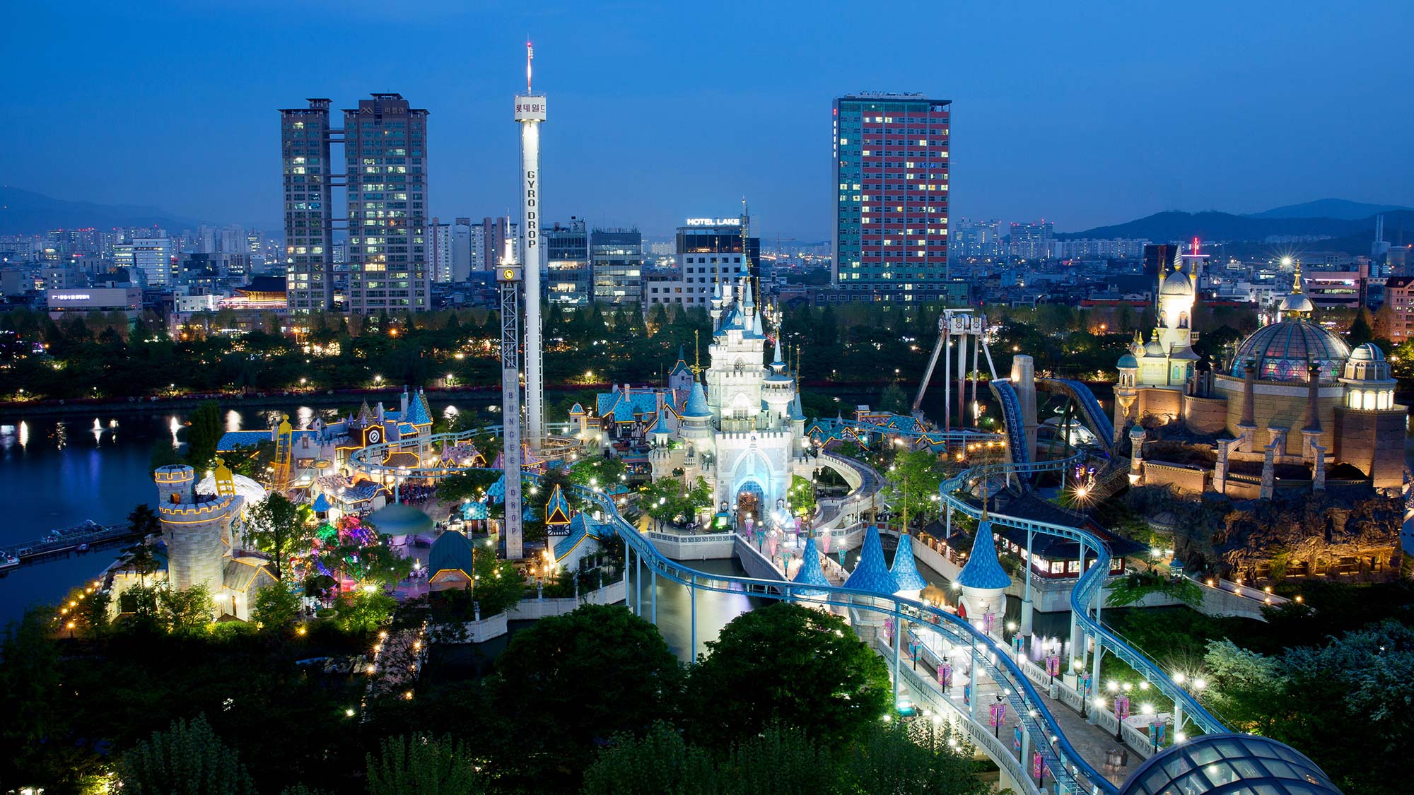 Ворлд сеул. Лотте ворлд Южная Корея. Lotte World, Сеул, Южная Корея. Парк развлечений Lotte World в Сеуле. Мир Лотте Сеул.